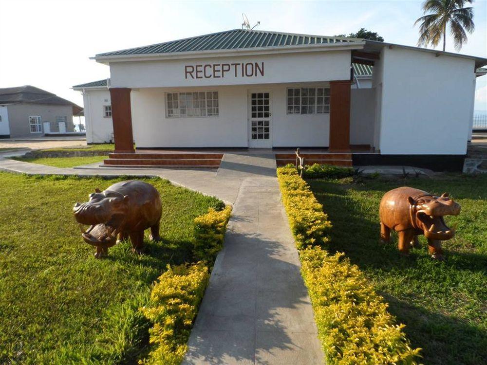 Skinny Hippos Lodge Mangochi エクステリア 写真
