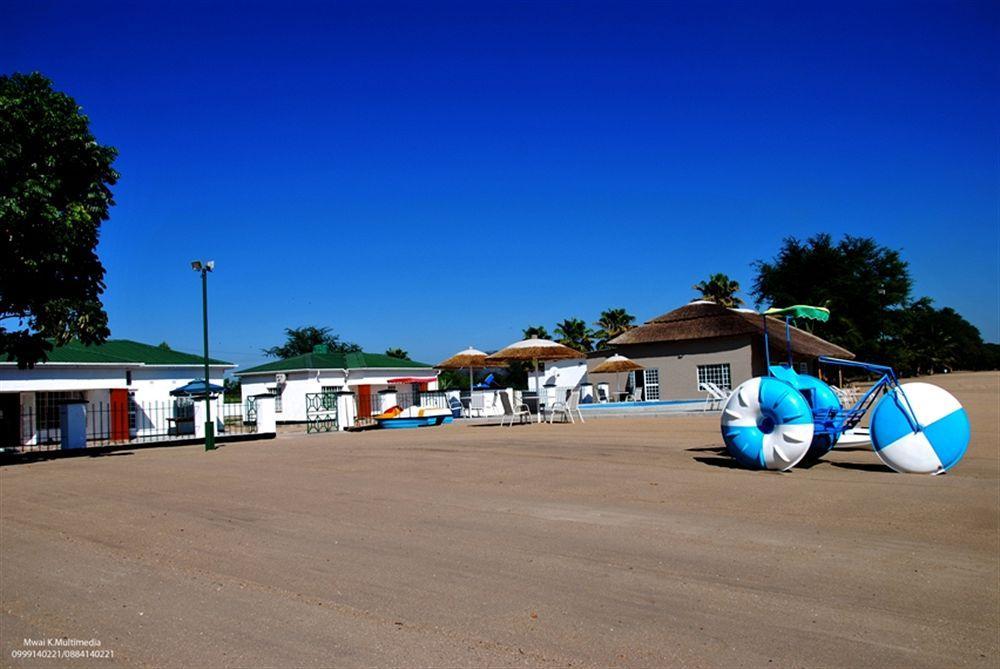 Skinny Hippos Lodge Mangochi エクステリア 写真