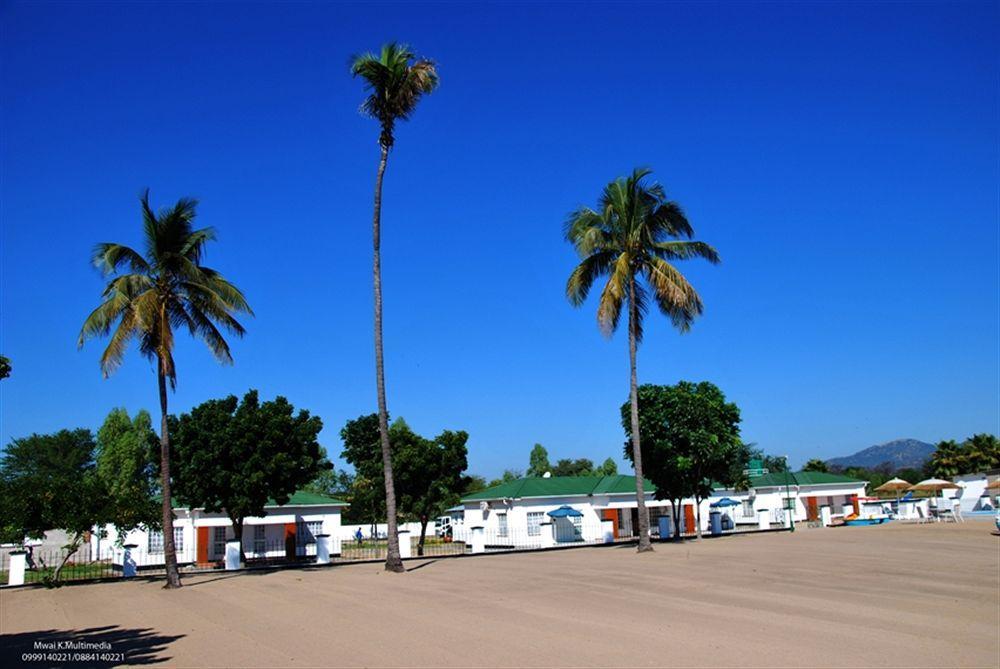 Skinny Hippos Lodge Mangochi エクステリア 写真