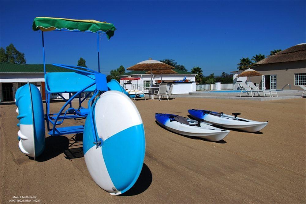 Skinny Hippos Lodge Mangochi エクステリア 写真