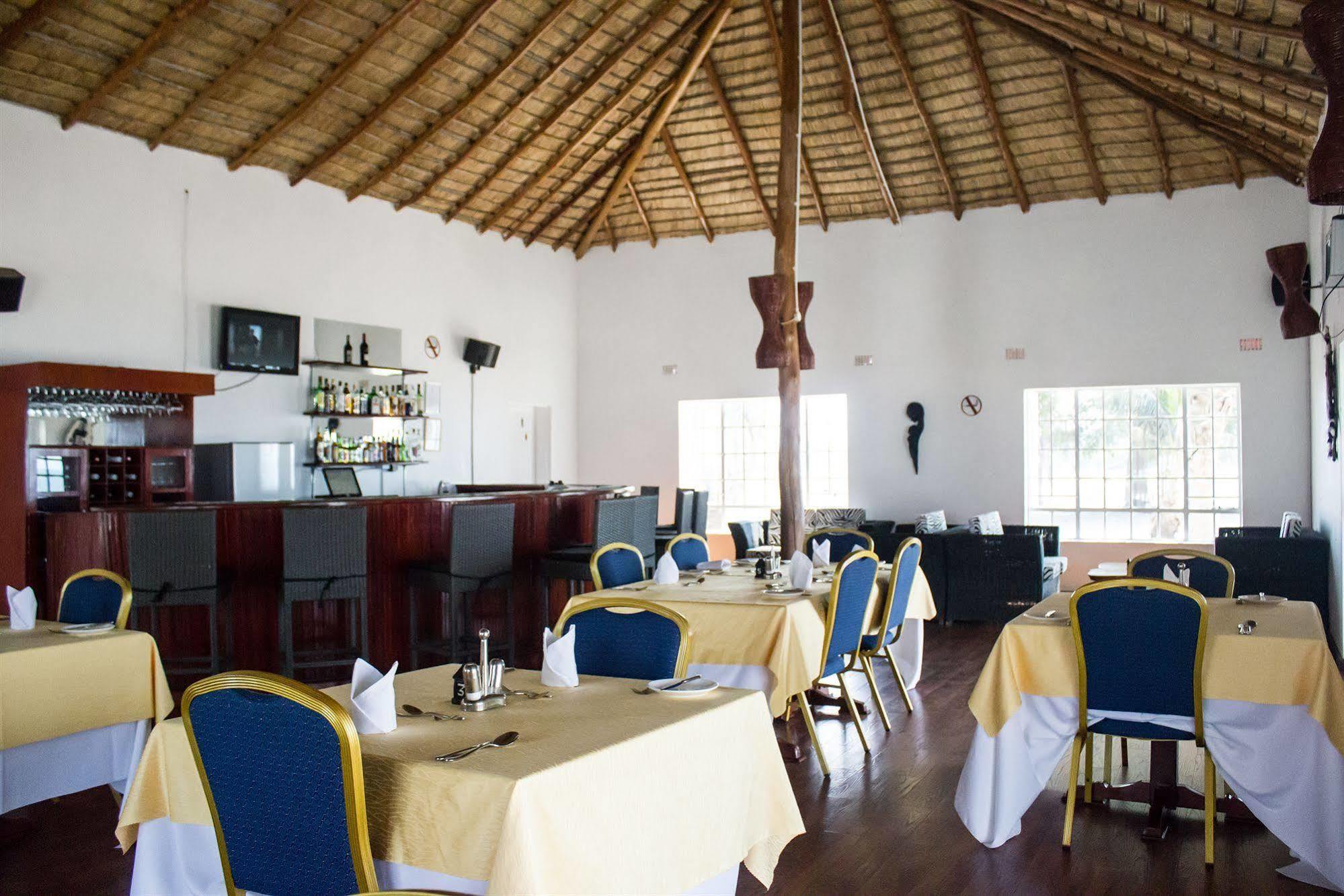 Skinny Hippos Lodge Mangochi エクステリア 写真