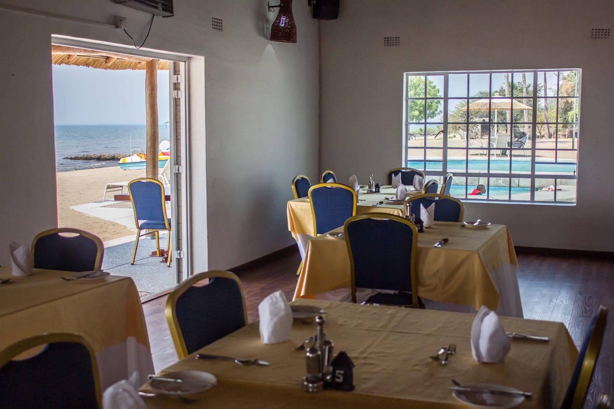 Skinny Hippos Lodge Mangochi エクステリア 写真